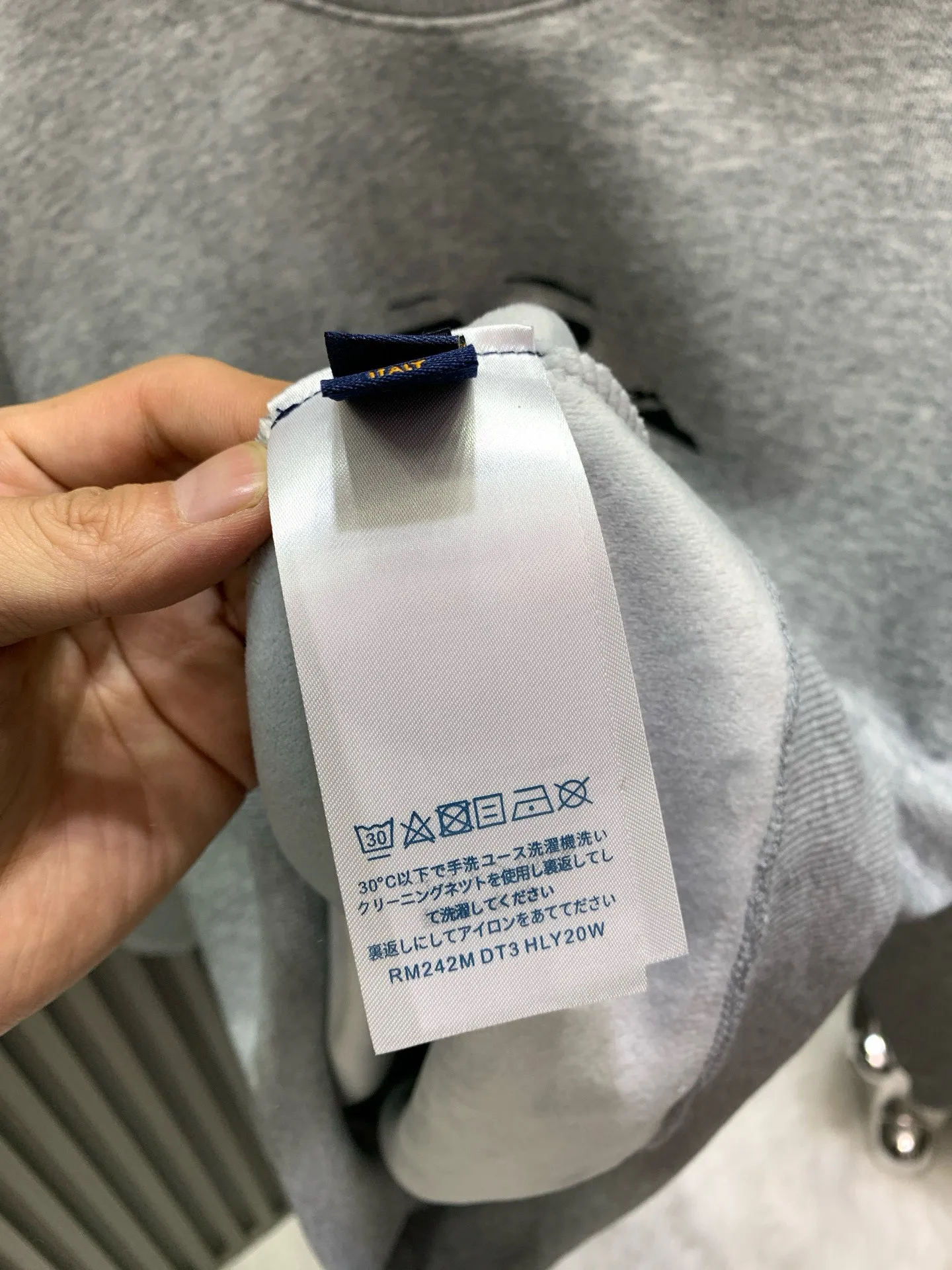 🅿️250 🀄️ Louis Vuitton Louis Vuitton 1*v25 new printed pullover round neck sweatshirt 400g pure cotton ➕ silver fox velvet Customized 400g same vat dyed fabric, very comfortable to touch, the latest brick cabinet synchronization for autumn and winter, trendy and wide, classic version for men and women, fashionable and individual, super versatile and good-looking, very suitable for both men and women, a must-have item for everyone